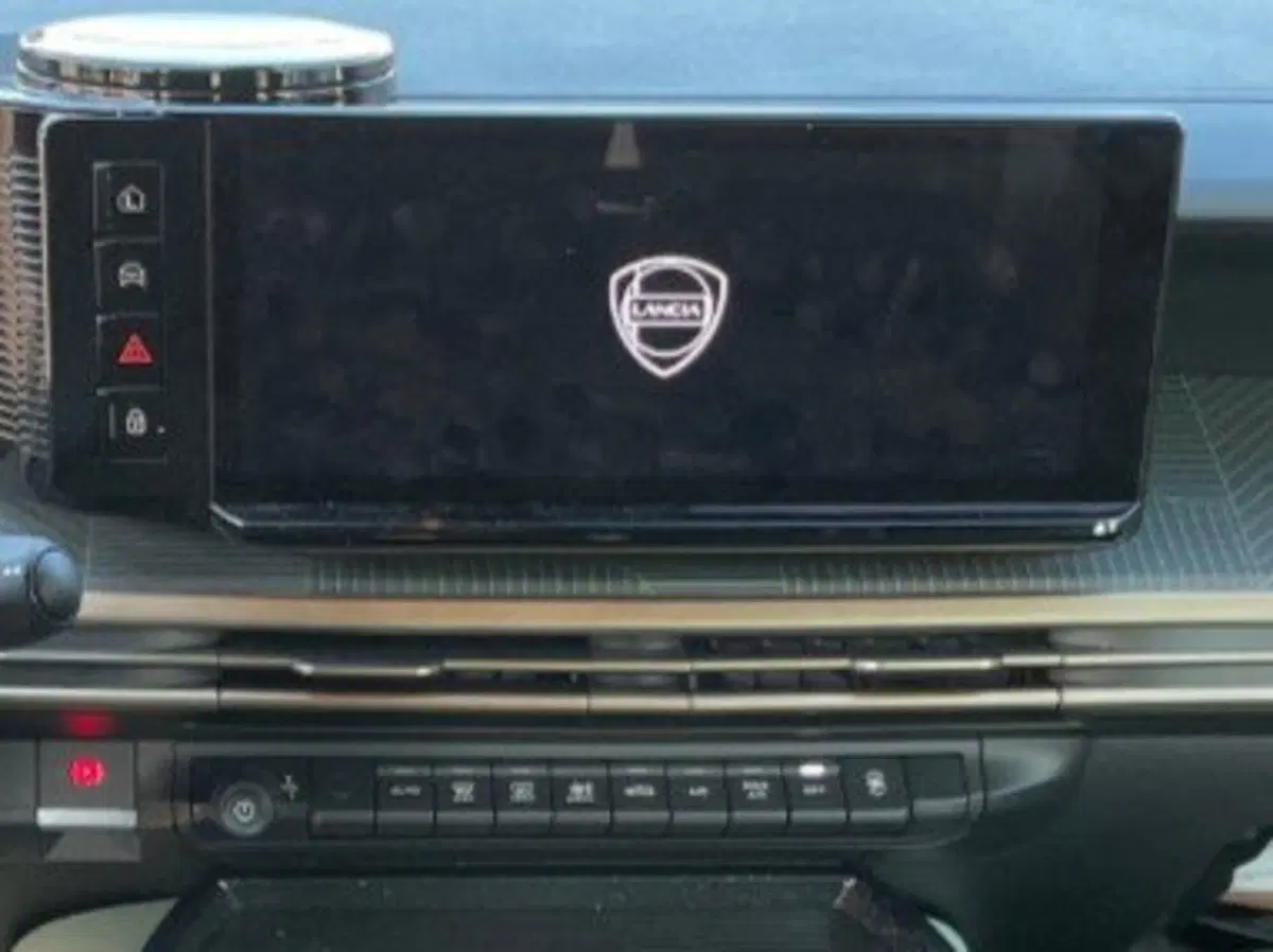 Lancia Ypsilon usata a Salerno (19)
