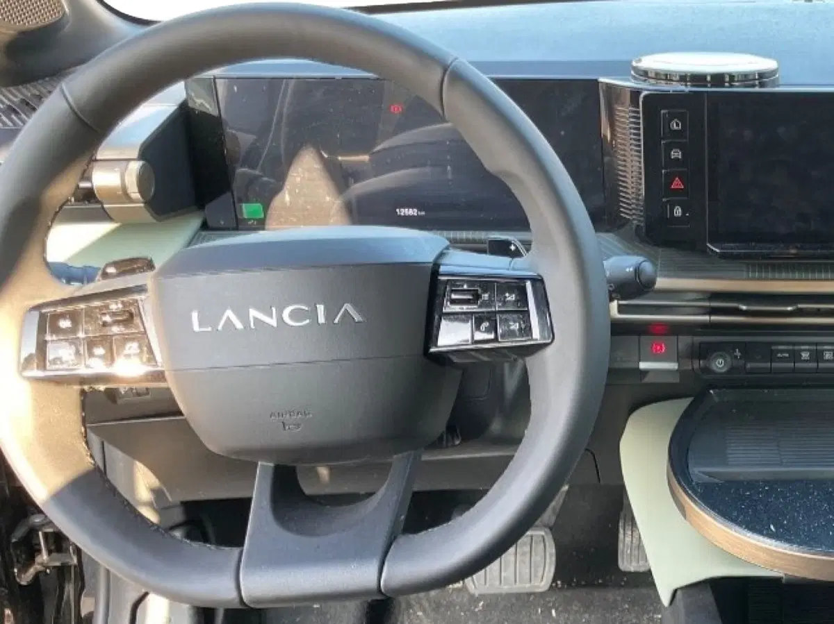 Lancia Ypsilon usata a Salerno (8)