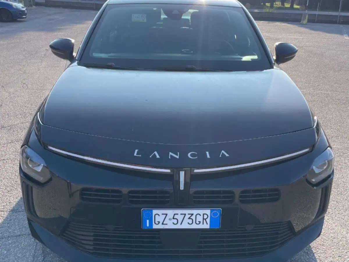 Lancia Ypsilon usata a Salerno (9)
