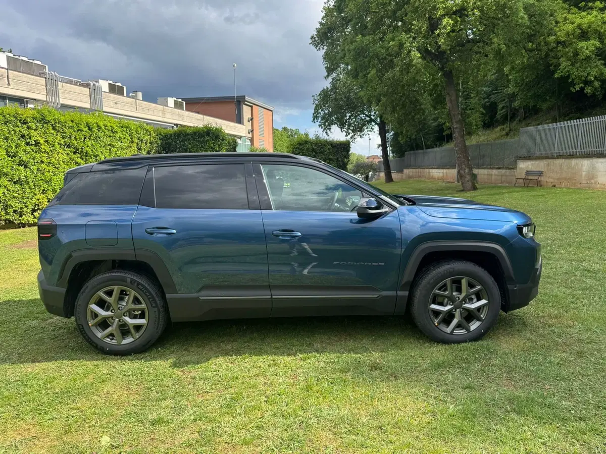 Jeep Compass nuova a Salerno (16)