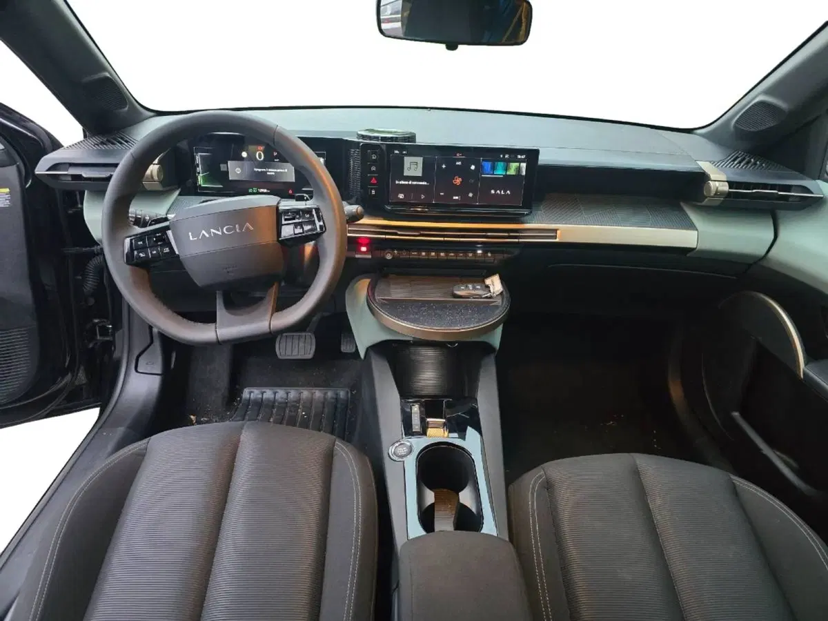 Lancia Ypsilon usata a Salerno (6)