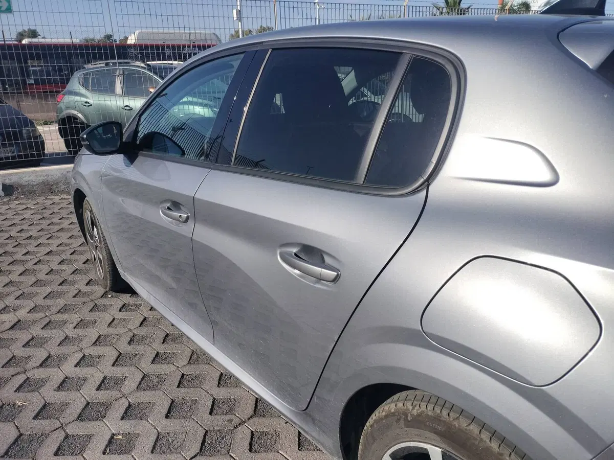 Peugeot 208 usata a Salerno (12)