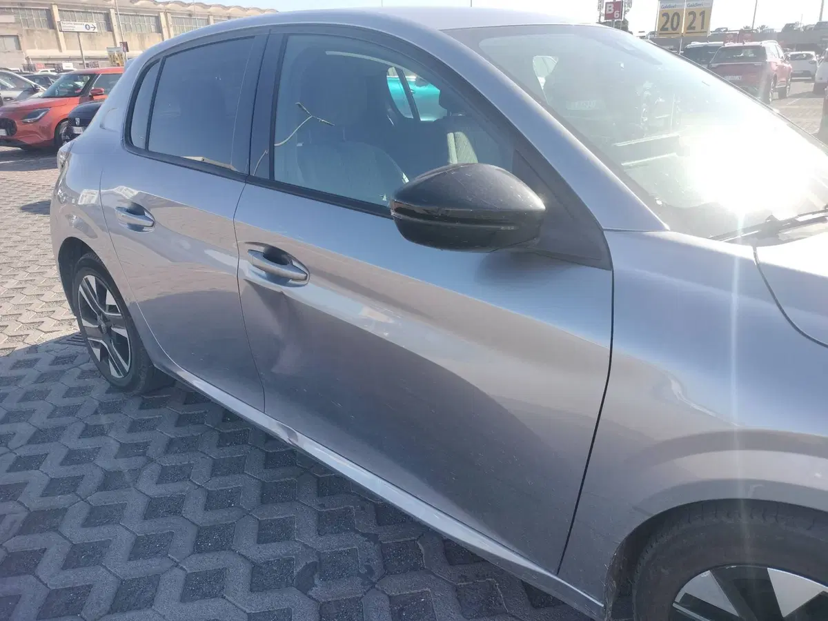 Peugeot 208 usata a Salerno (17)