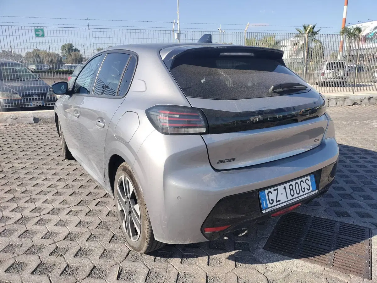 Peugeot 208 usata a Salerno (3)