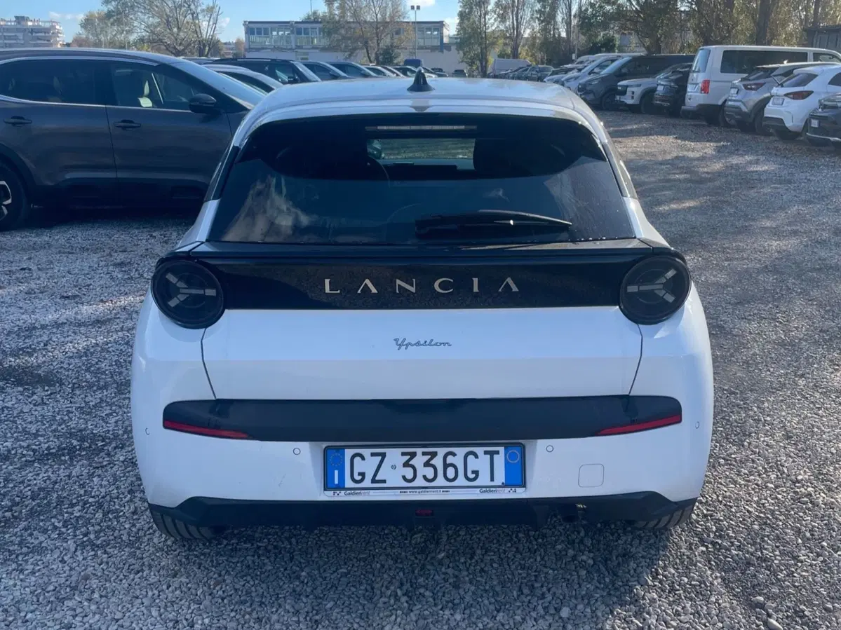 Lancia Ypsilon usata a Salerno (14)