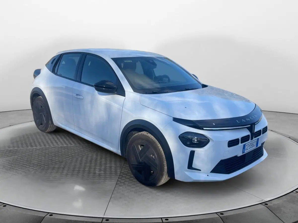 Lancia Ypsilon usata a Salerno (2)