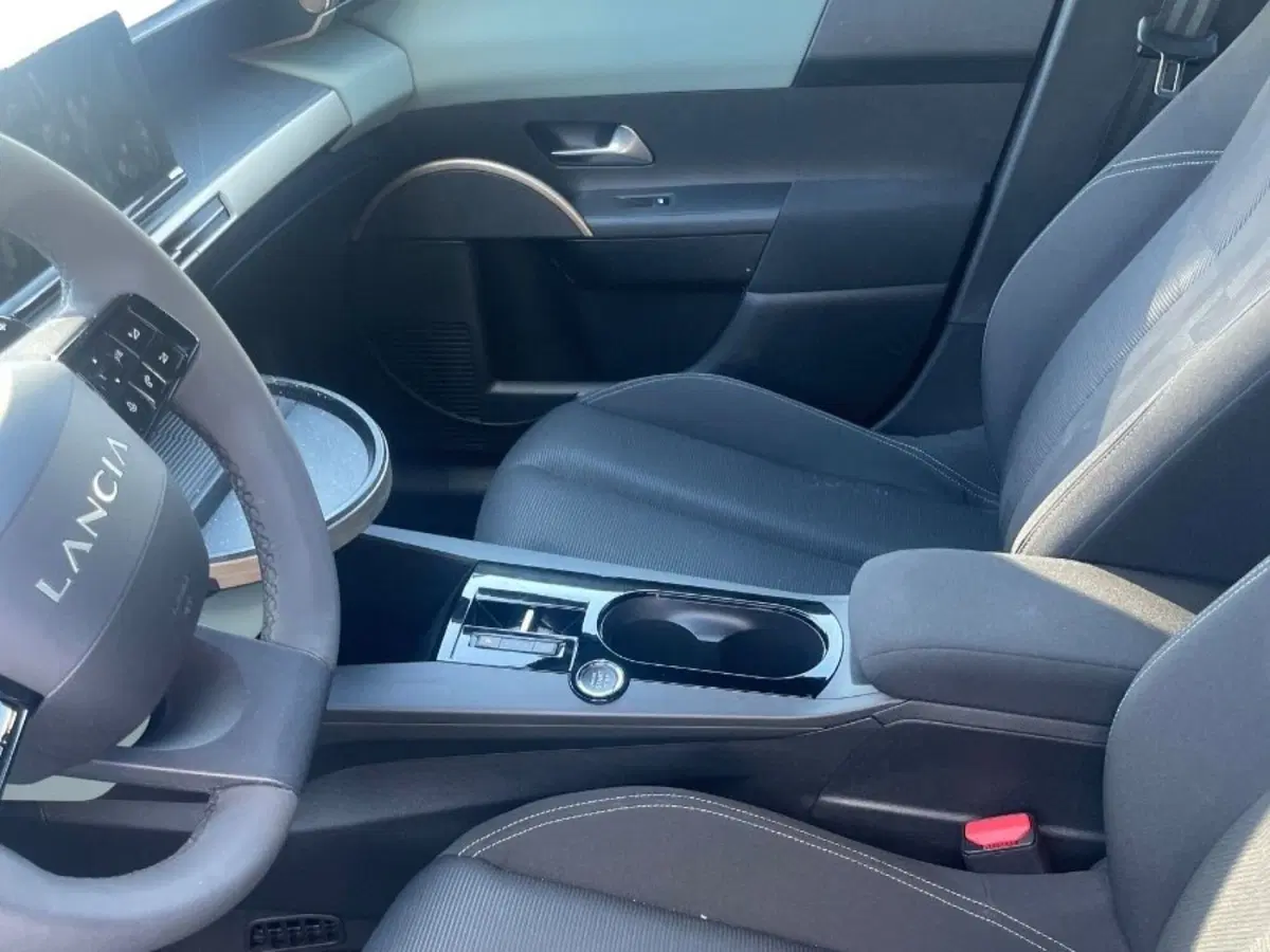 Lancia Ypsilon usata a Salerno (6)