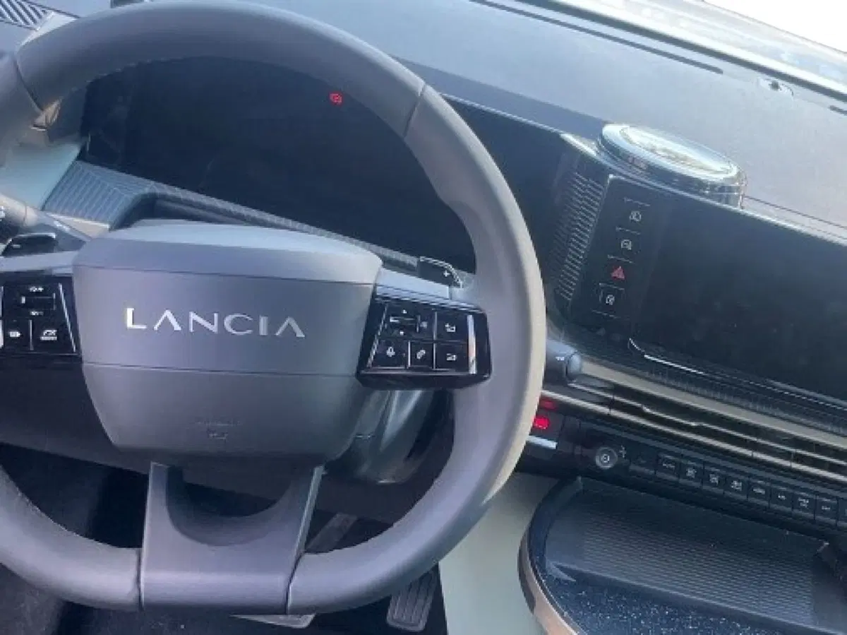 Lancia Ypsilon usata a Salerno (8)
