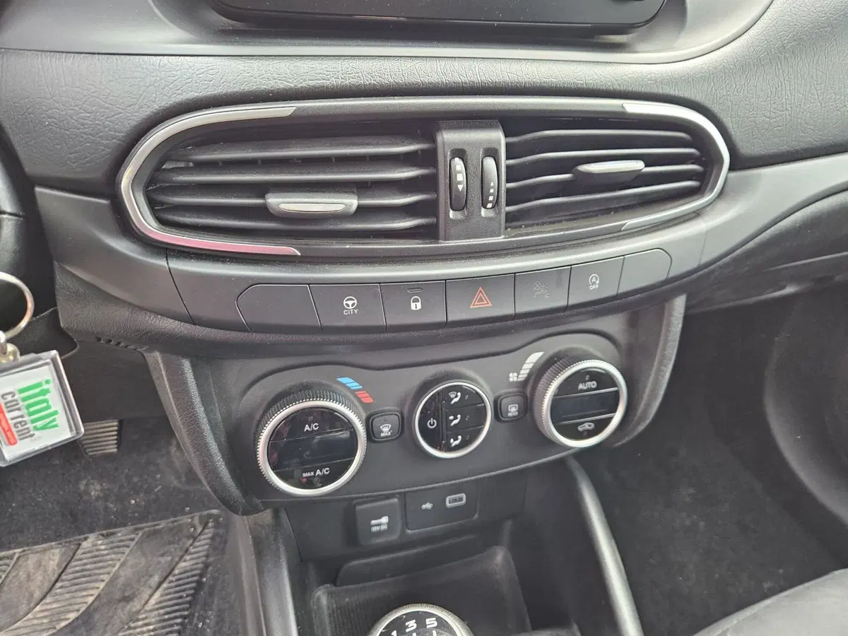 Fiat Tipo Station Wagon usata a Salerno (13)