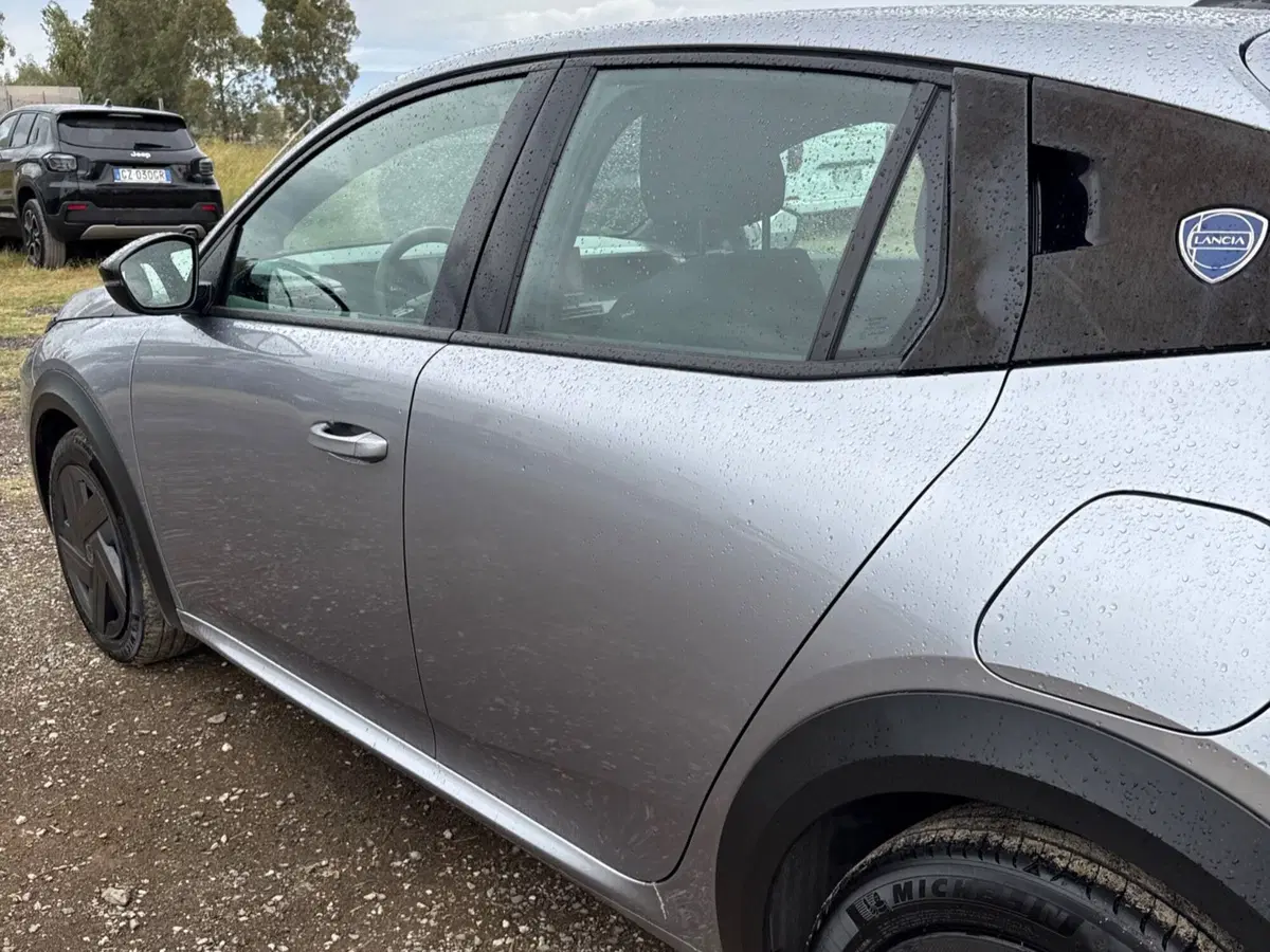 Lancia Ypsilon usata a Salerno (12)