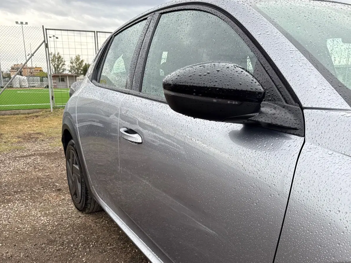 Lancia Ypsilon usata a Salerno (17)