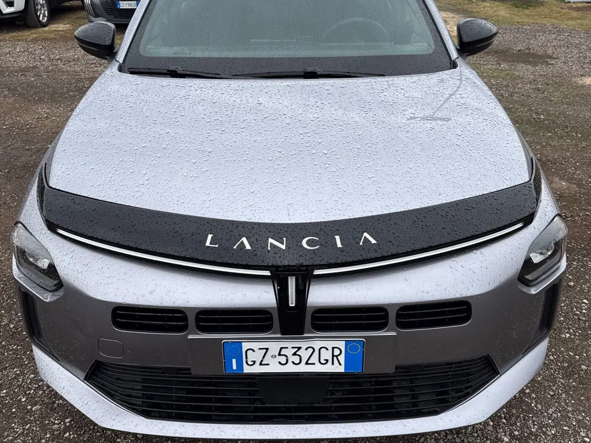 Lancia Ypsilon usata a Salerno (9)