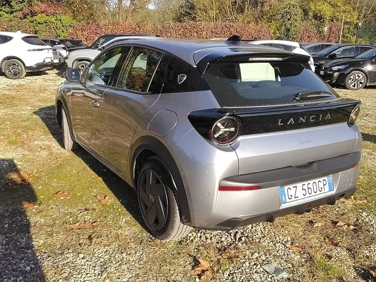 Lancia Ypsilon usata a Salerno (3)