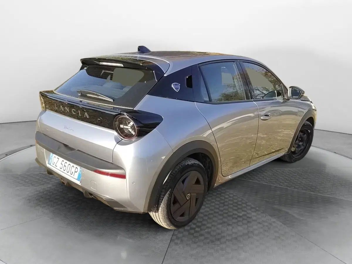 Lancia Ypsilon usata a Salerno (4)