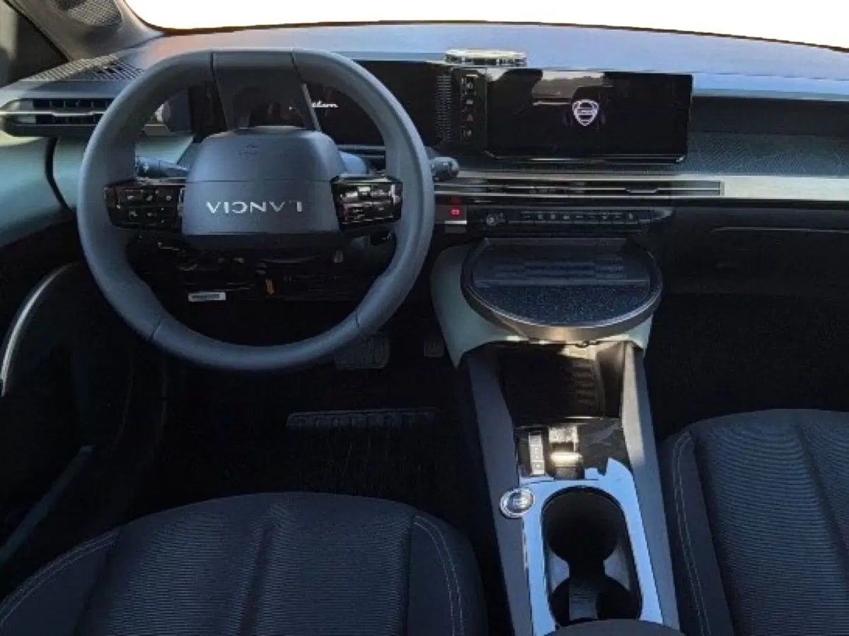 Lancia Ypsilon usata a Salerno (8)