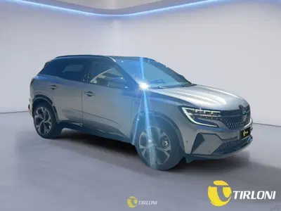 Renault Austral 1.2 full hybrid Iconic Esprit Alpine 200cv auto del 2023 usata a Milano