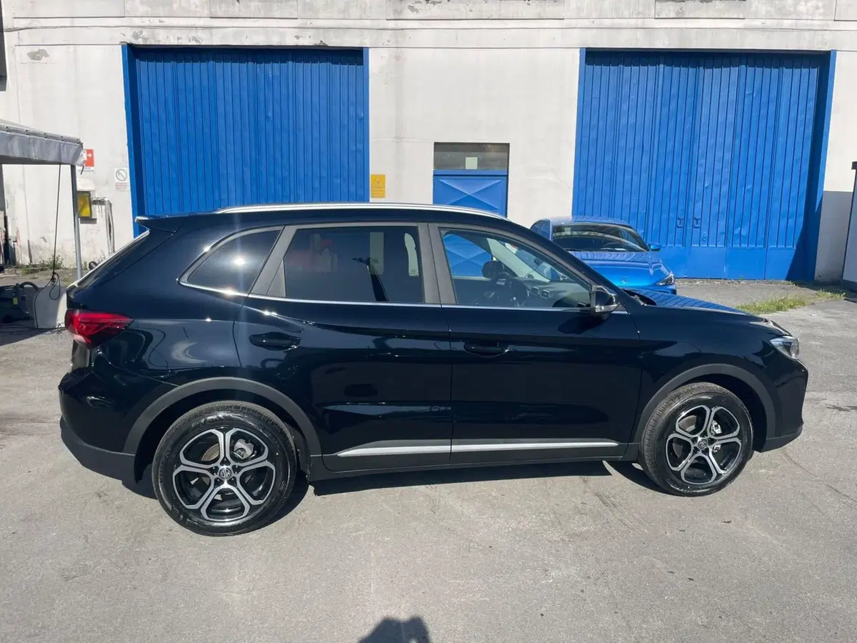 Mg ZS nuova a Lucca (5)