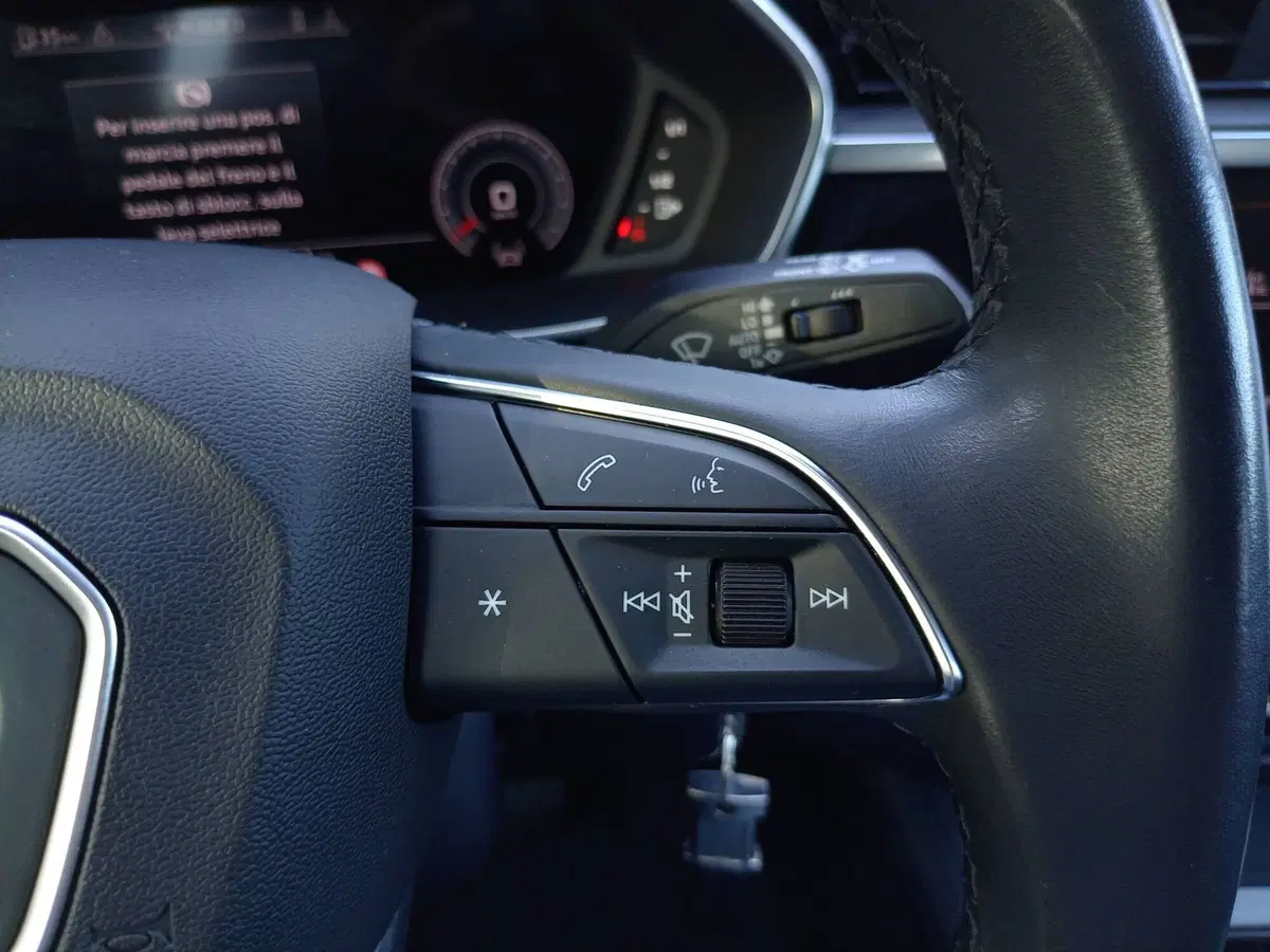 Audi Q3 Sportback usata a Bari (7)
