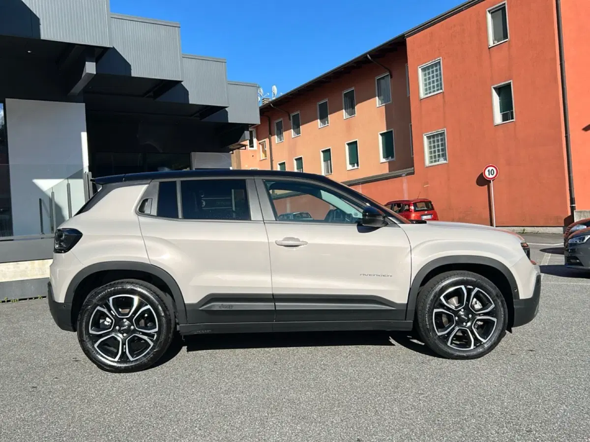Jeep Avenger usata a Vercelli (8)