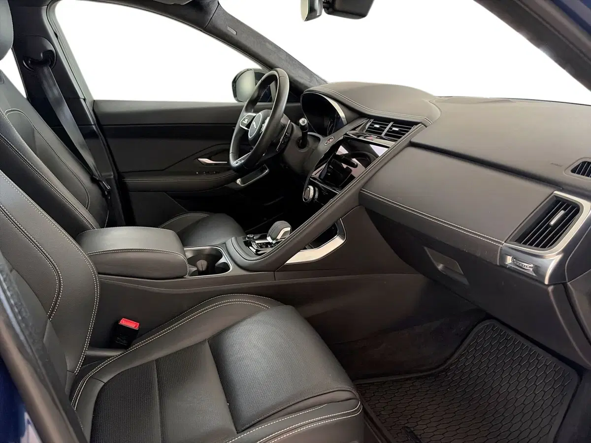 Jaguar E-Pace usata a Modena (9)