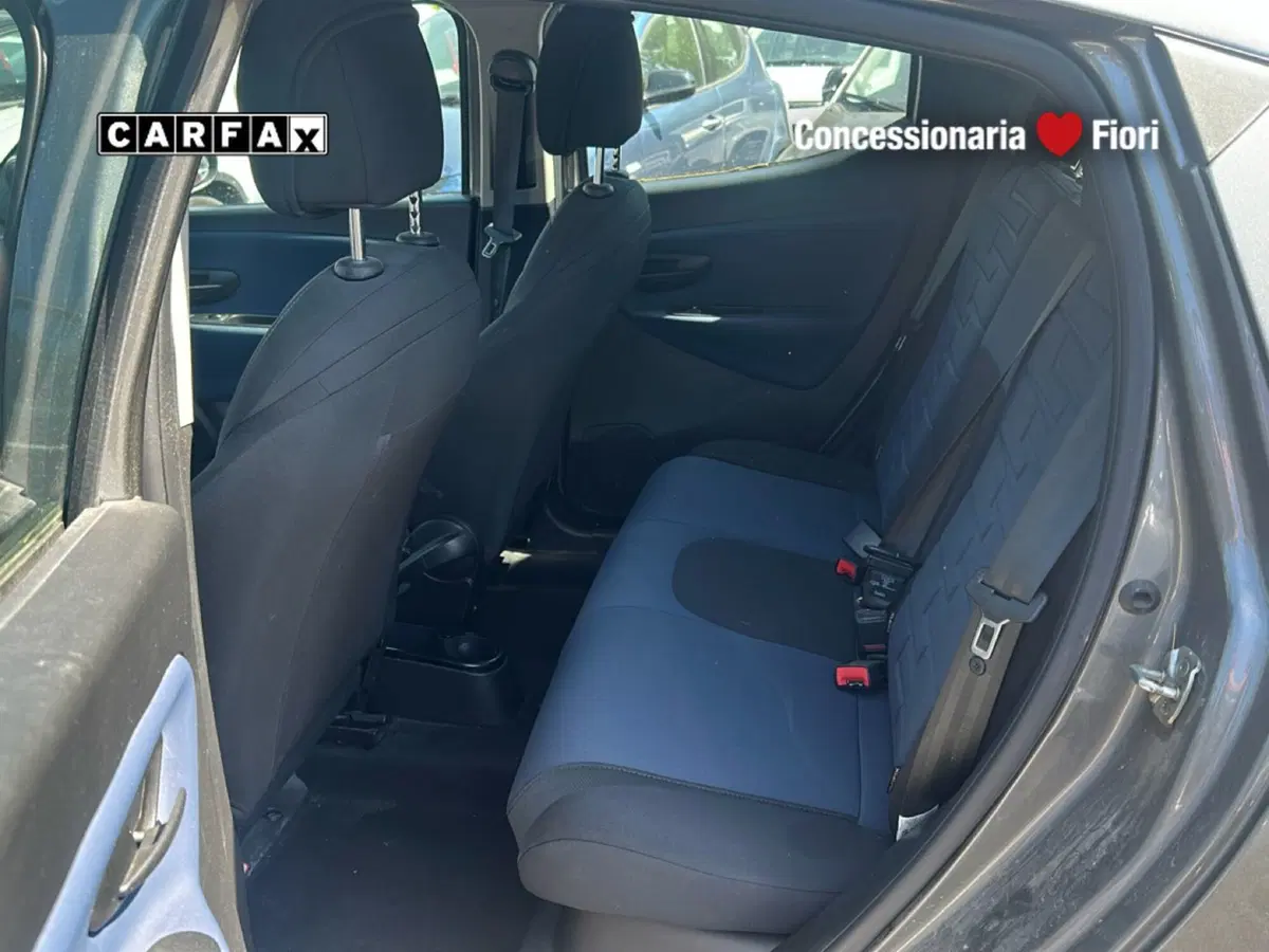 Lancia Ypsilon usata a Roma (12)