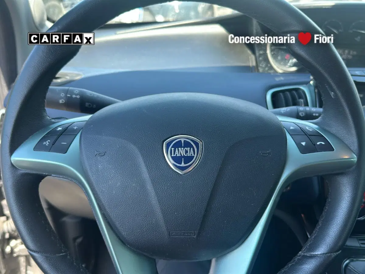 Lancia Ypsilon usata a Roma (14)