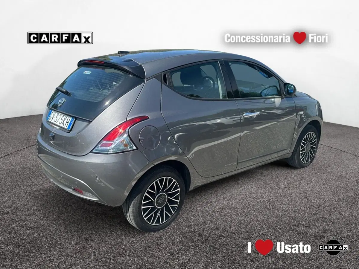 Lancia Ypsilon usata a Roma (3)