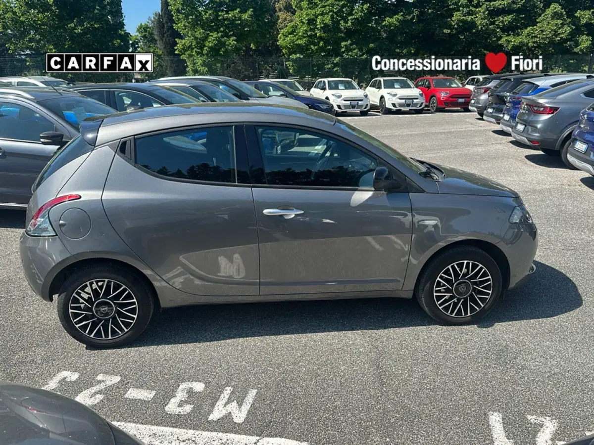 Lancia Ypsilon usata a Roma (6)