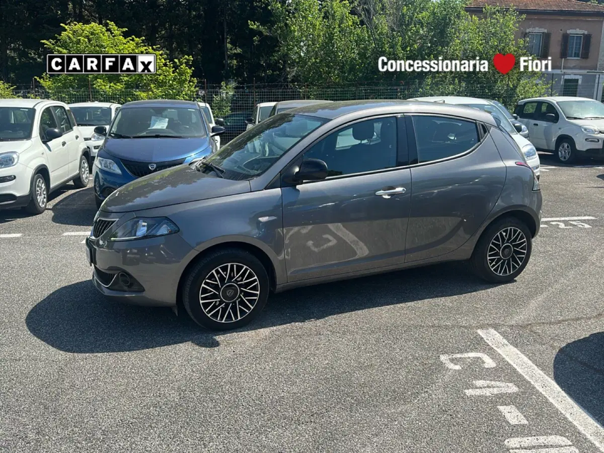 Lancia Ypsilon usata a Roma (8)