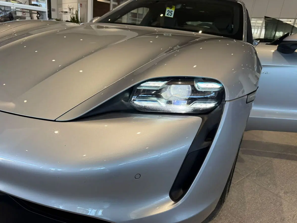 Porsche Taycan usata a Firenze (20)
