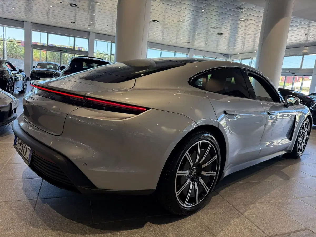 Porsche Taycan usata a Firenze (3)