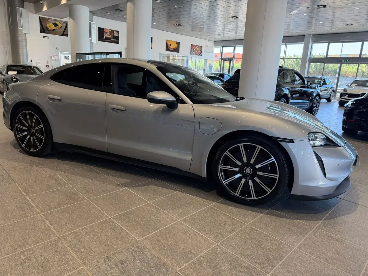 Porsche Taycan usata a Firenze (7)