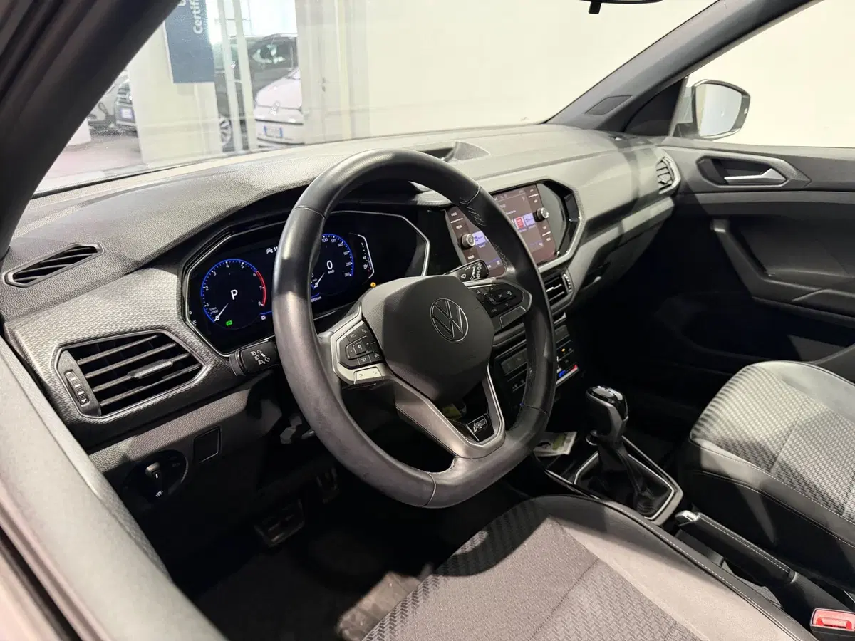 Volkswagen T-Cross usata a Genova (8)