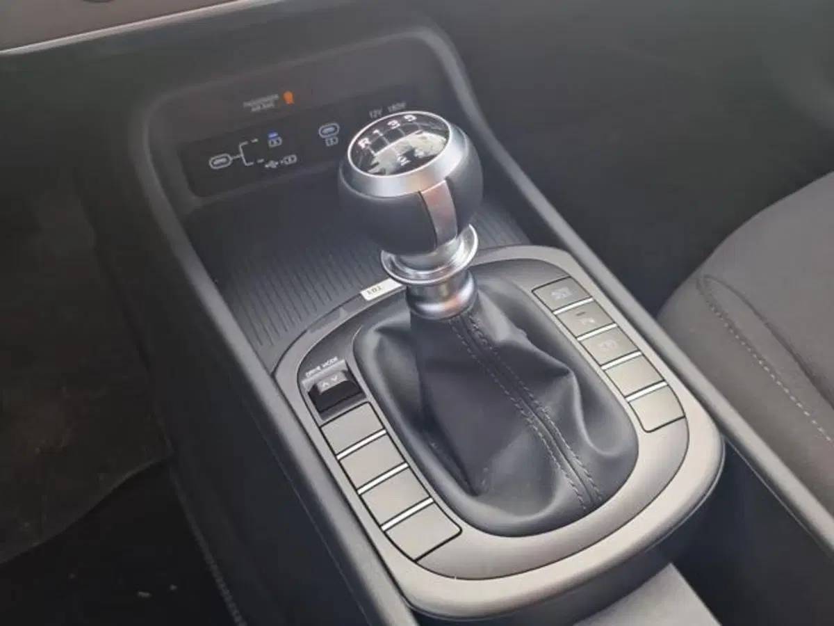 Hyundai Kona nuova a Salerno (17)