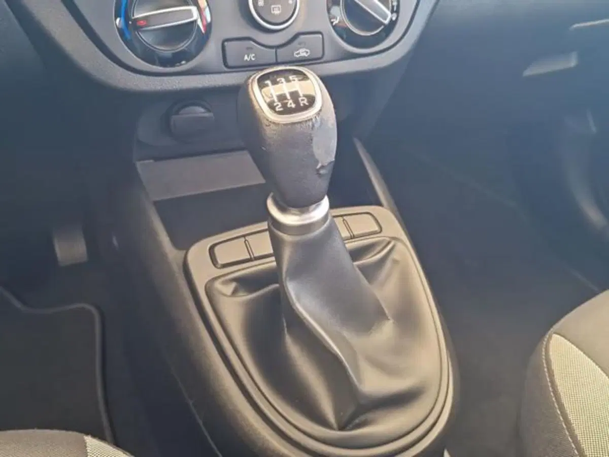 Hyundai i10 usata a Salerno (17)