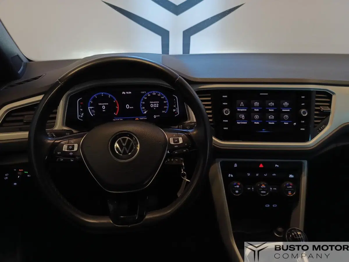 Volkswagen T-Roc Cabrio usata a Varese (11)