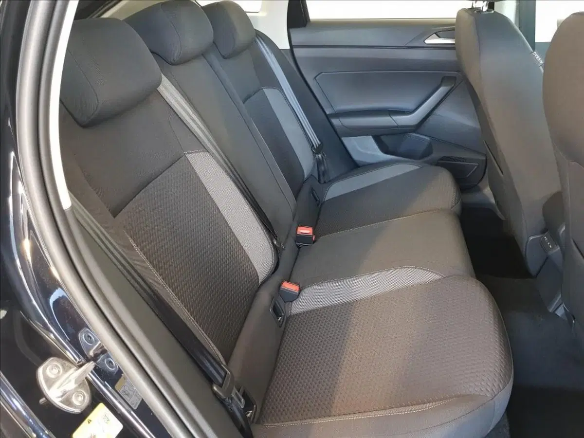 Volkswagen Taigo nuova a Lucca (12)