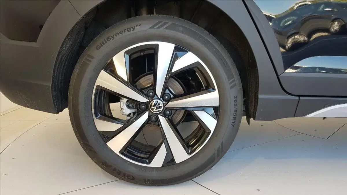 Volkswagen Taigo nuova a Lucca (9)