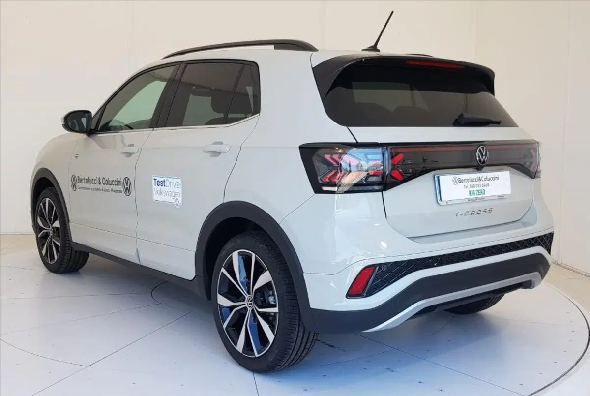 Volkswagen T-Cross nuova a Lucca (4)