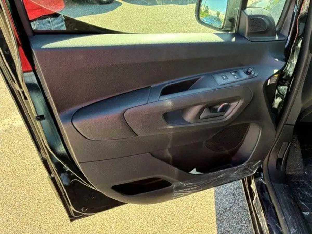 Citroen Berlingo Furgone nuova a Milano (6)