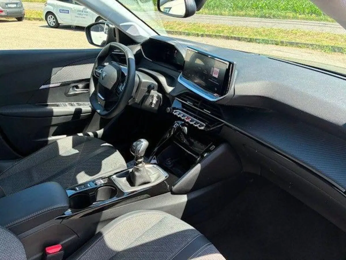Peugeot 208 usata a Milano (9)