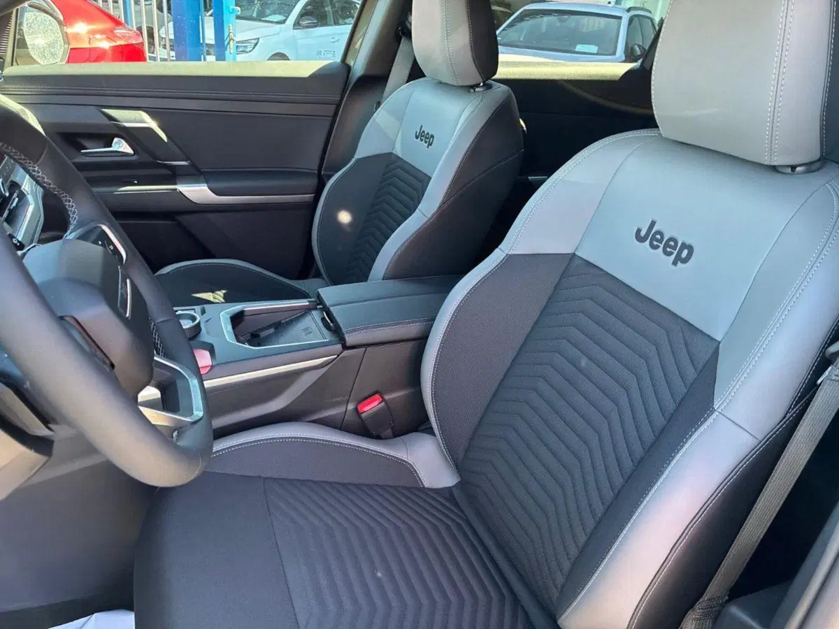 Jeep Compass nuova a Milano (8)