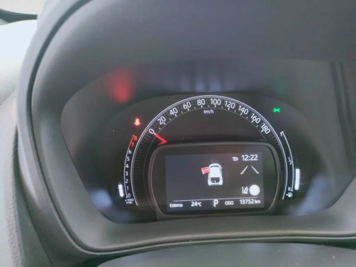 Toyota Aygo X usata a Teramo (17)