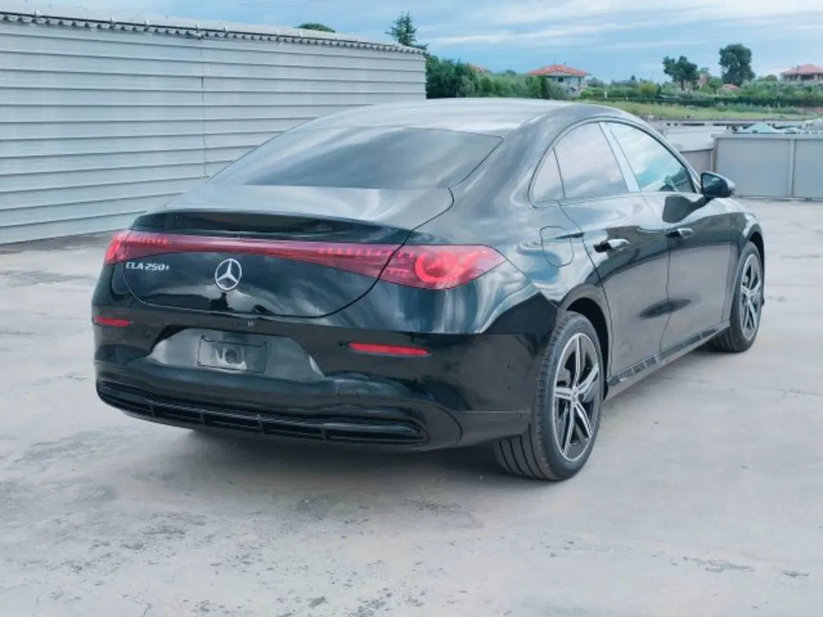 Mercedes-Benz CLA EQ nuova a Teramo (5)