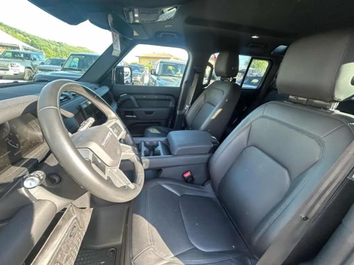Land Rover Defender usata a Lucca (11)