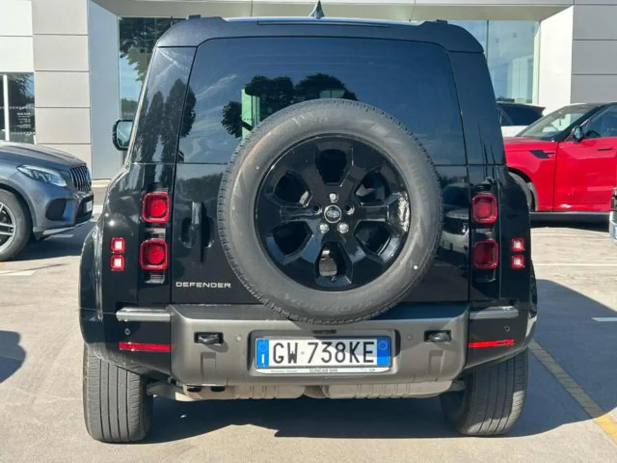 Land Rover Defender usata a Lucca (7)