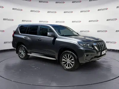 Toyota Land Cruiser 2.8 D4-D A/T 5 porte Style del 2019 usata a Verona