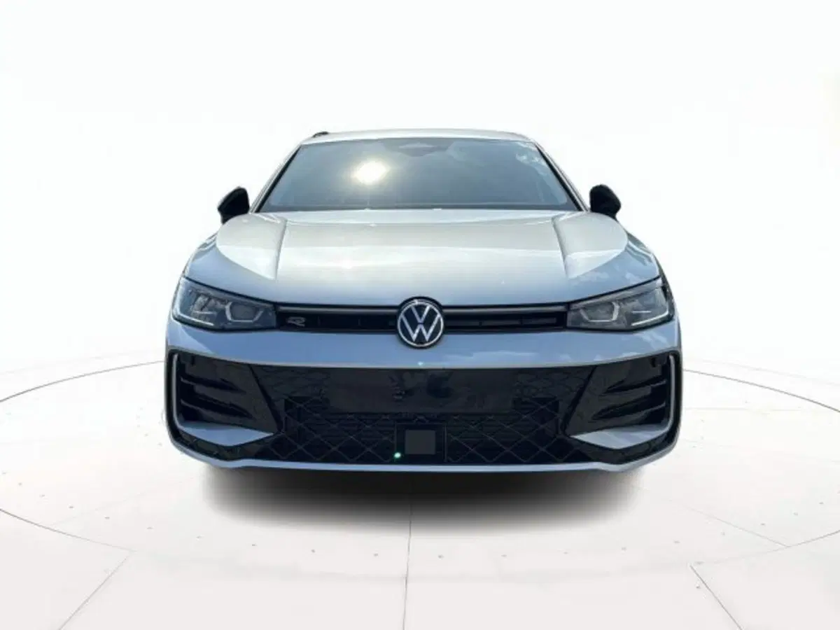 Volkswagen Passat nuova a Vicenza (2)