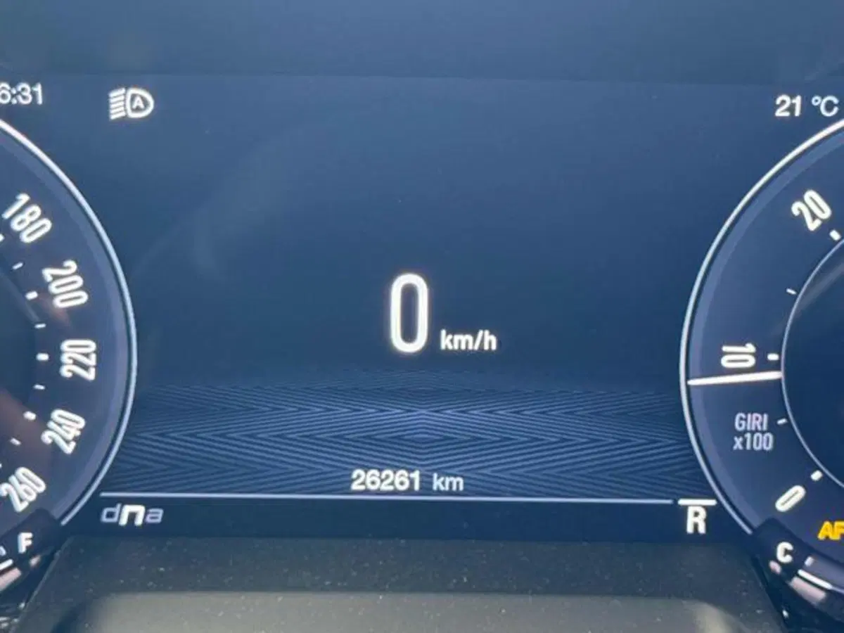 Alfa Romeo Stelvio usata a Vercelli (12)