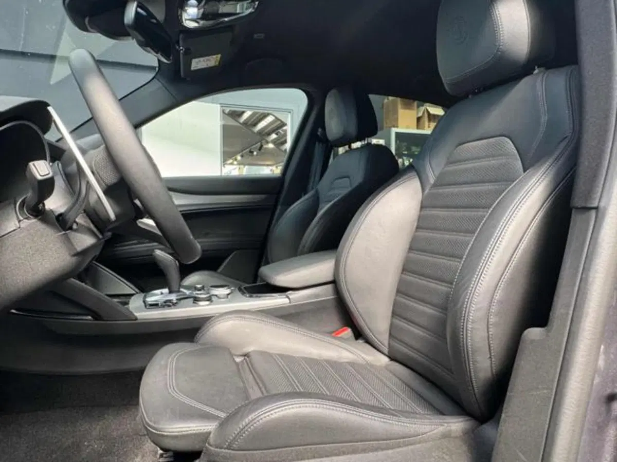 Alfa Romeo Stelvio usata a Vercelli (14)